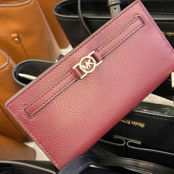 Michael Kors Reed Large Bifold Pebbled Leather Snap Wallet Card Case 
Oxblood - Picture 5 of 16